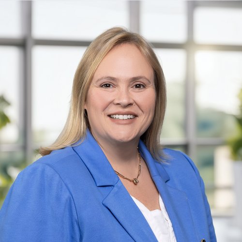 RamirezVanessa_SquareHeadshot_BG