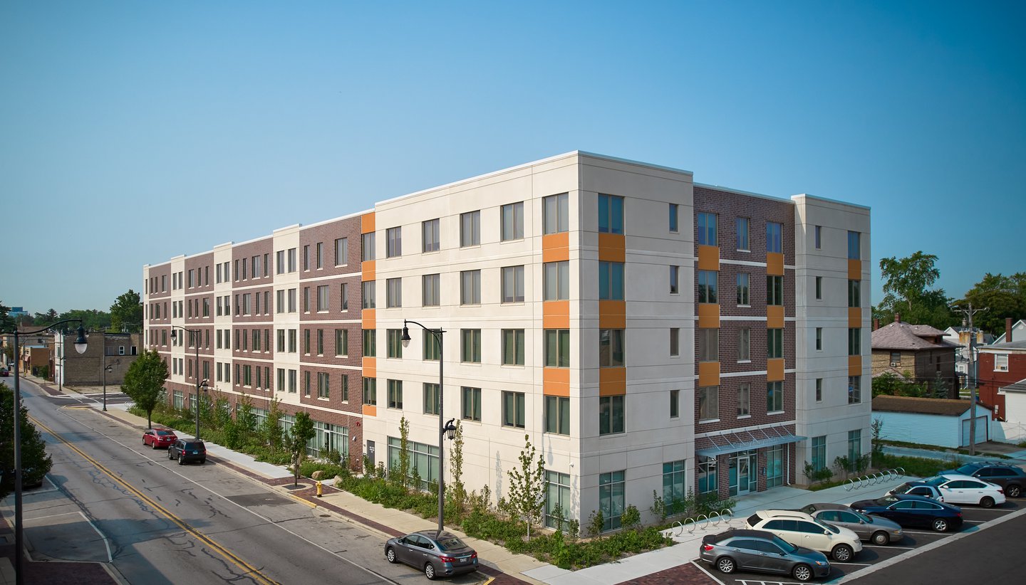 fifth avenue apartments exterior with sky