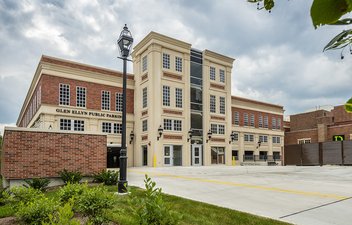 exterior of glen ellyn civic center parking