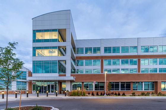 view of entrance to building with sky