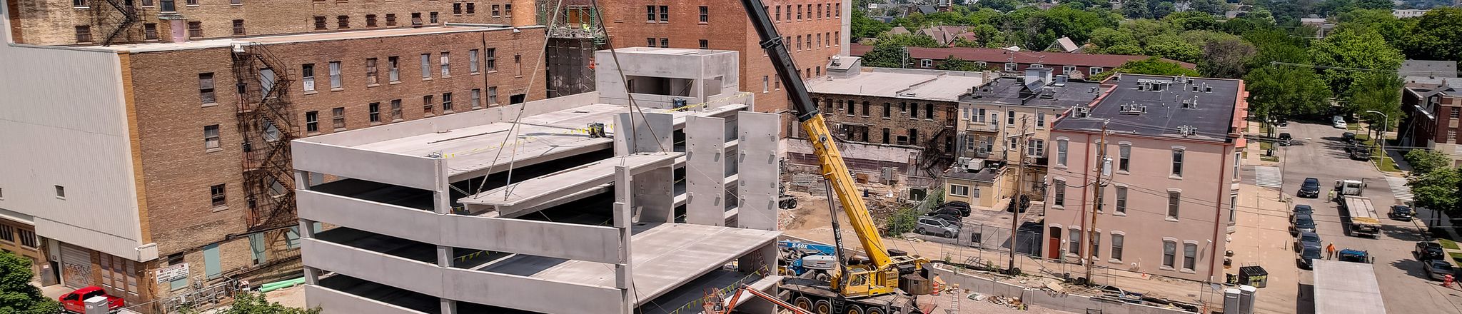wells installing precast on a parking garage
